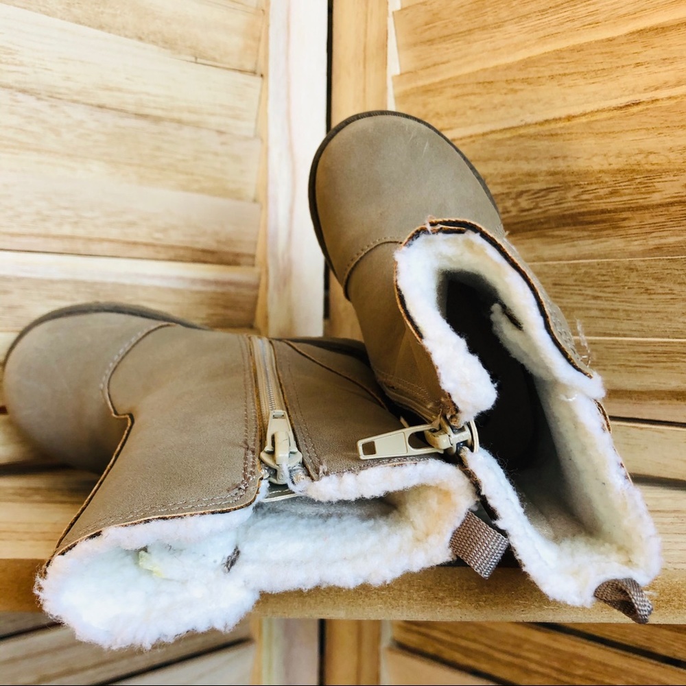 Oshkosh Fleece Lined Boots - Picture 5 of 6